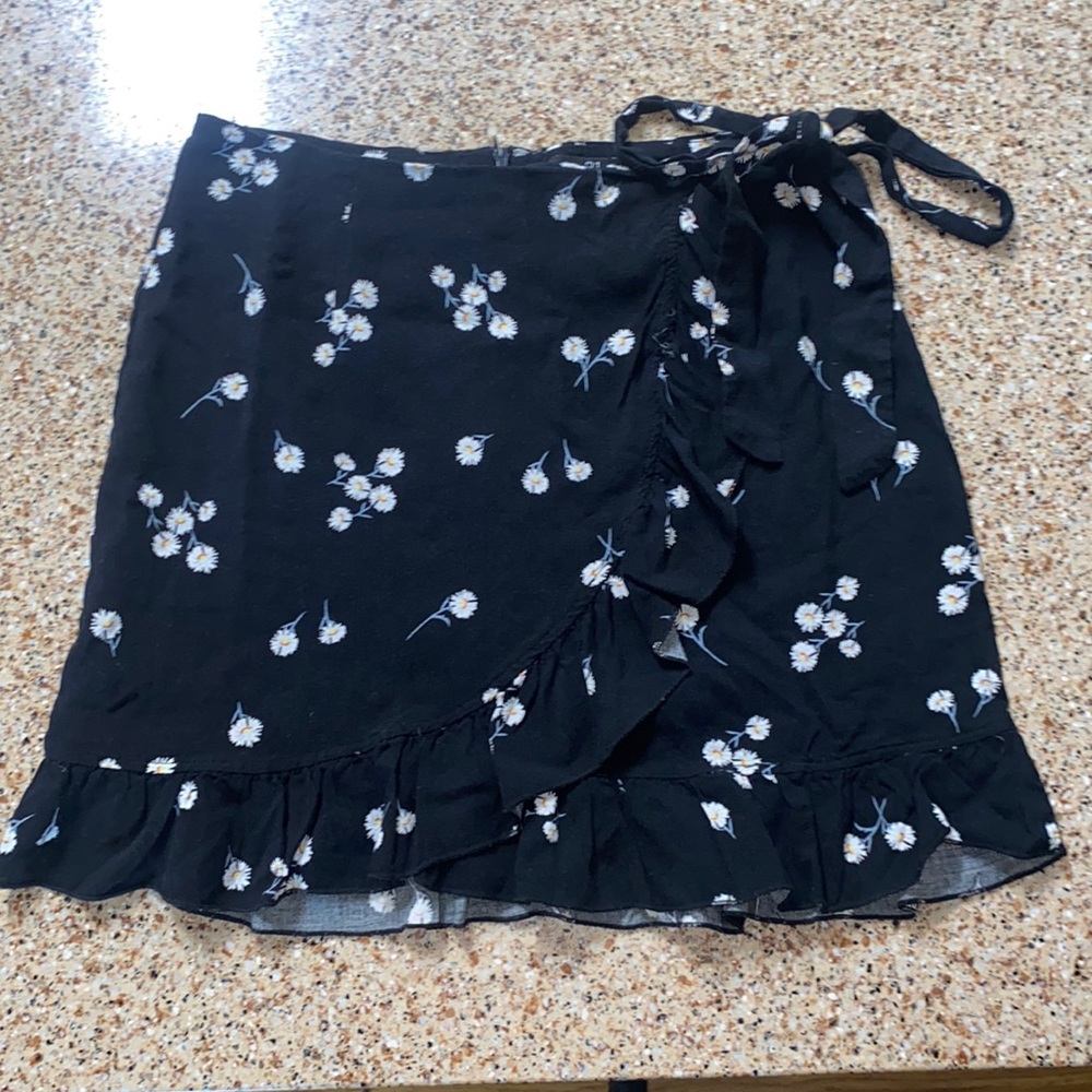 Rue21 black floral skirt